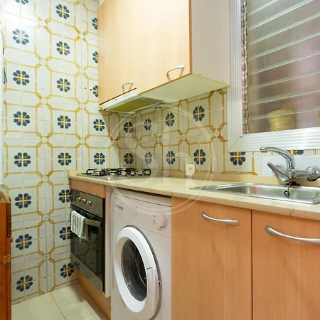 Stylish Flat Near Montjuic & Center Barcelona