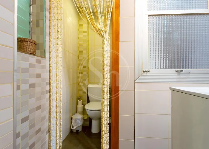 Stylish Flat Near Montjuic & Center Barcelona