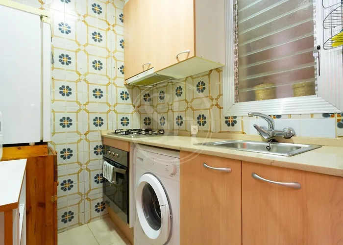 Stylish Flat Near Montjuic & Center Barcelona